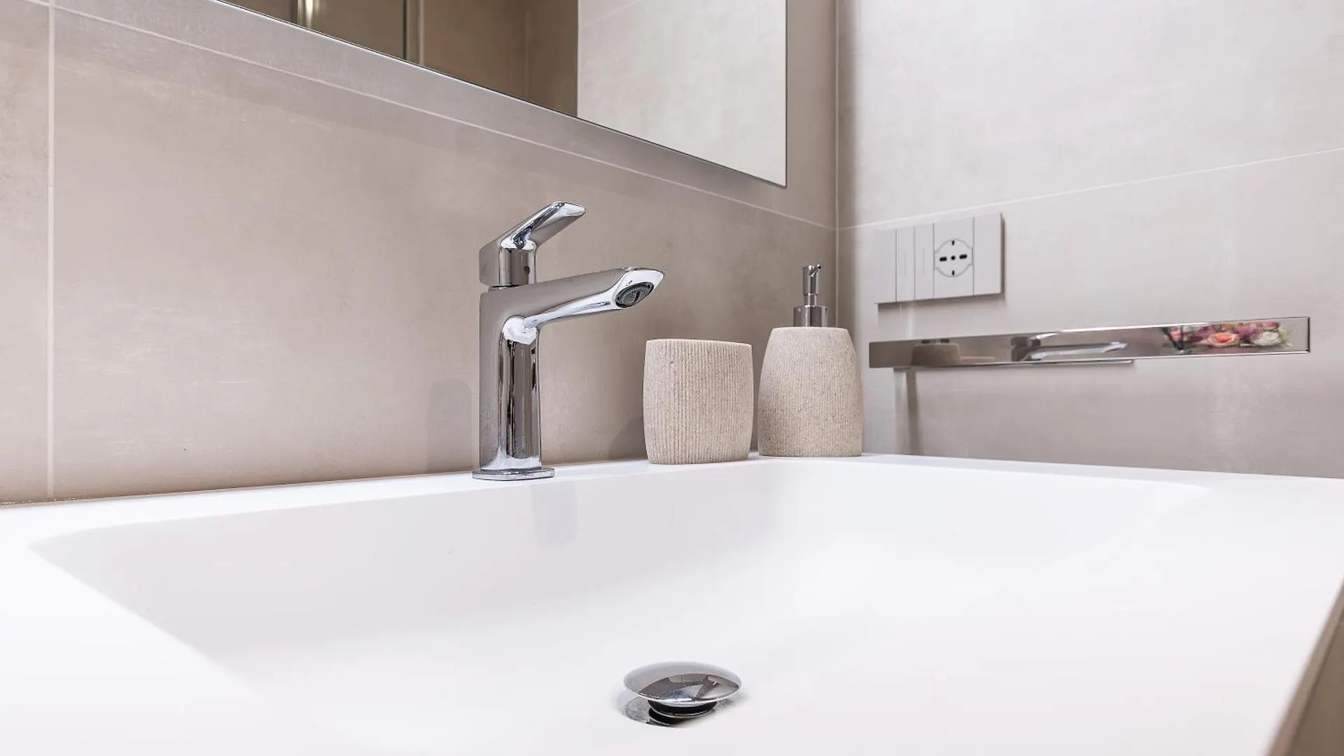 Free Parking In Luxury Suite With City View - Steps To Brignole Train Station Genova 0*,