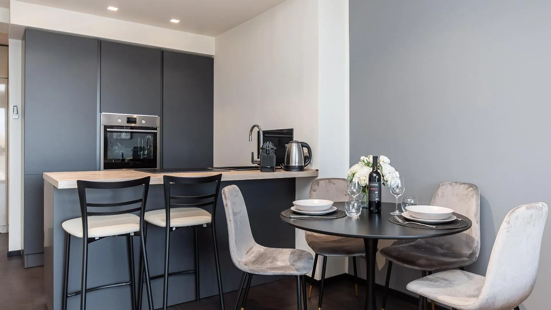 Free Parking In Luxury Suite With City View - Steps To Brignole Train Station Genova